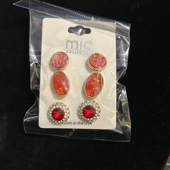 NWT Mai Collection 3 pairs studded earrings - Picture 6 of 6